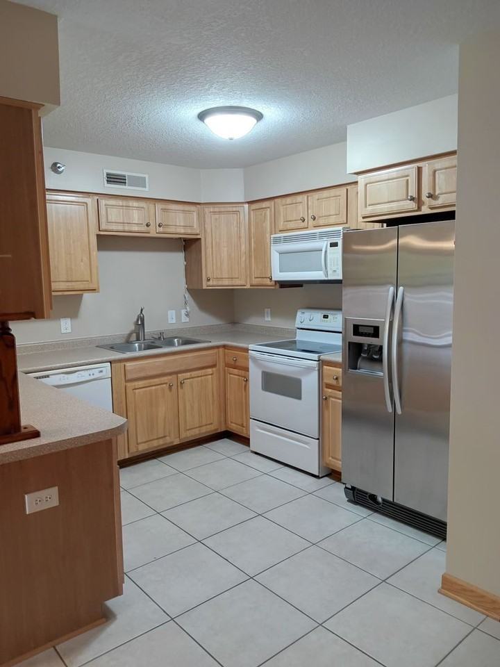 Shelly Rose Apartments - Photo 6 of 27