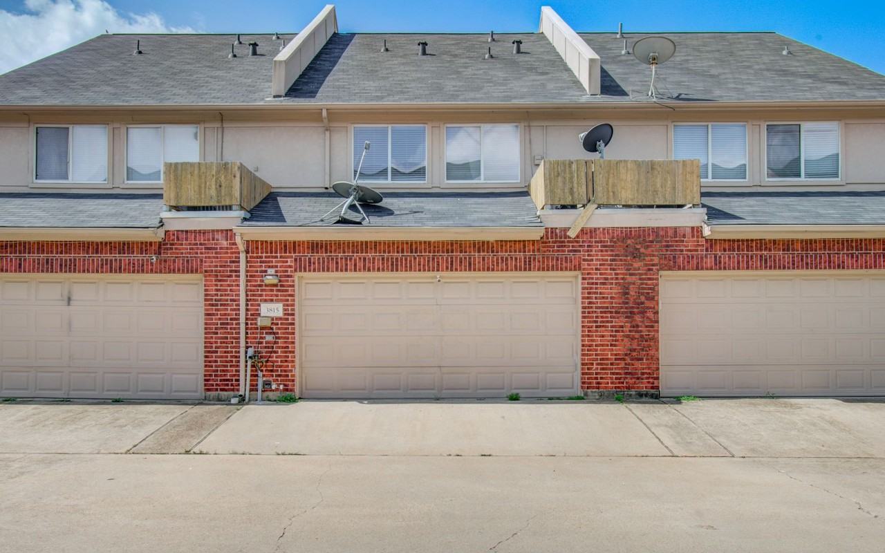 3815 Shire Valley Dr - Photo 2 of 28