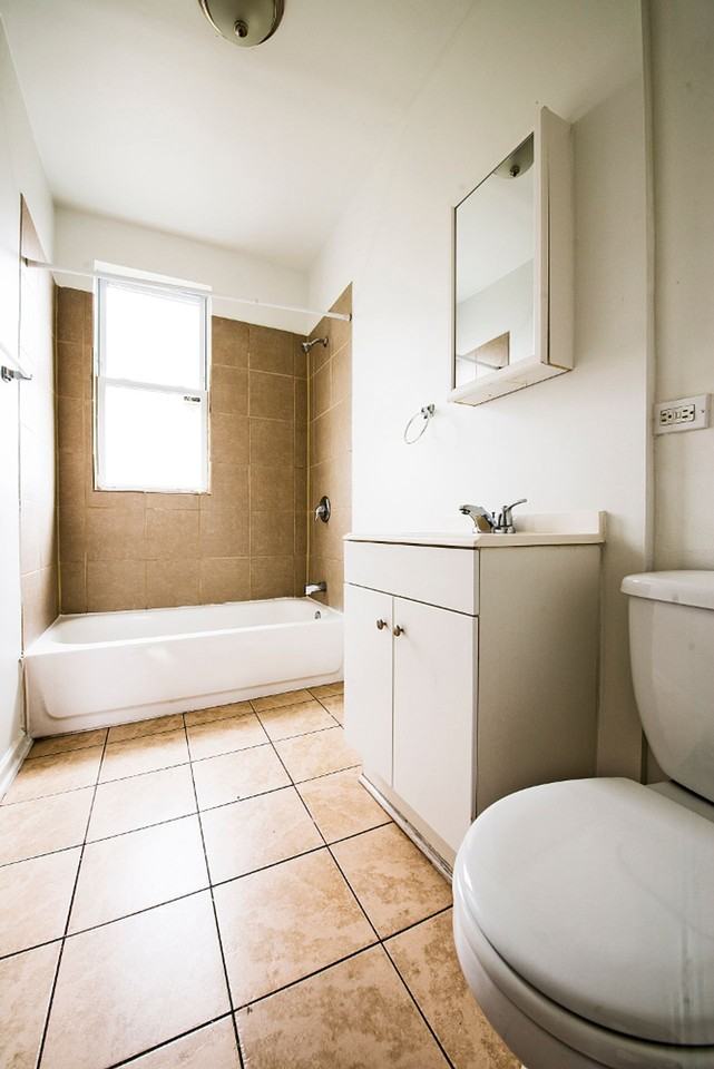 7053 S St Lawrence - Photo 3 of 22