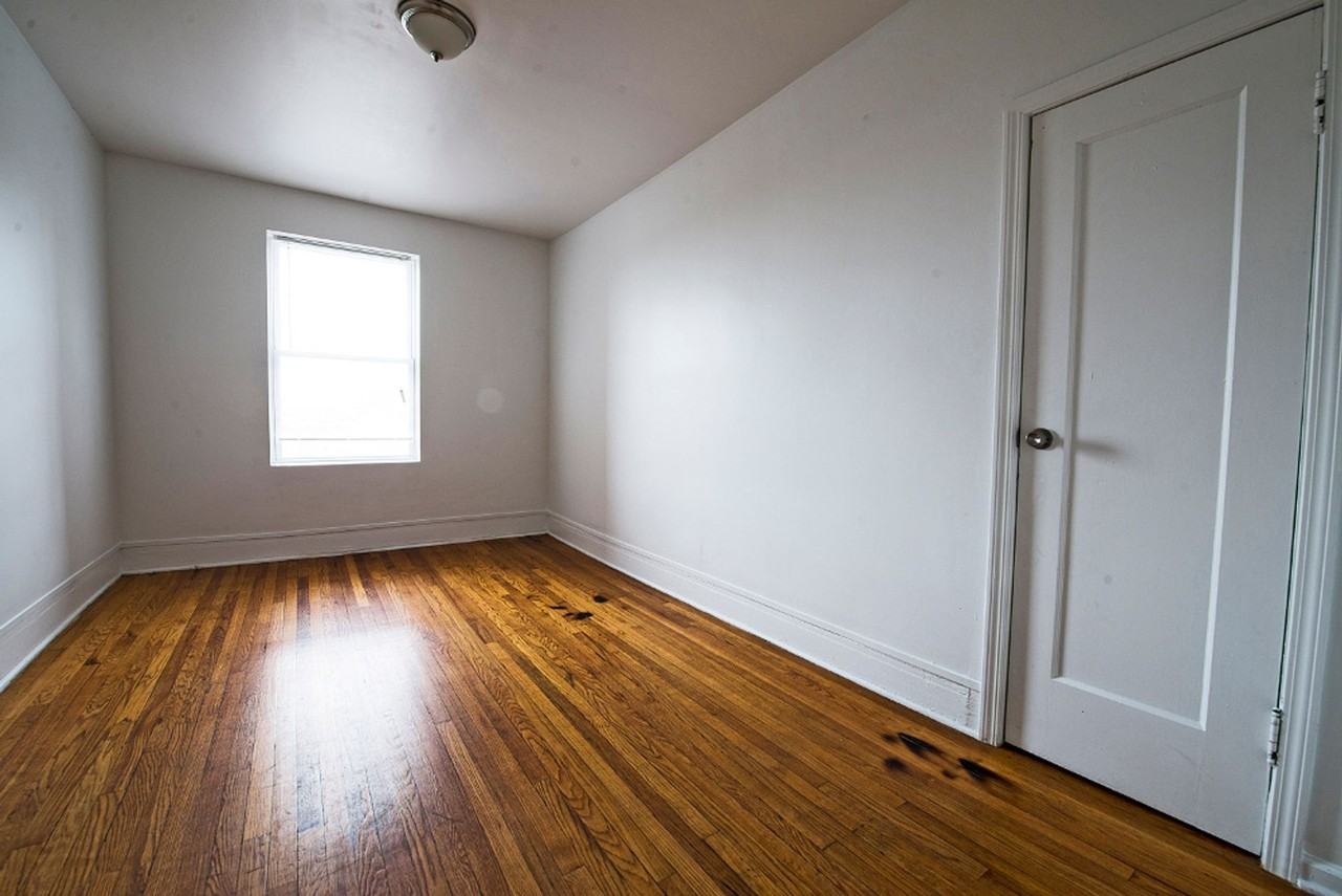 7053 S St Lawrence - Photo 4 of 22