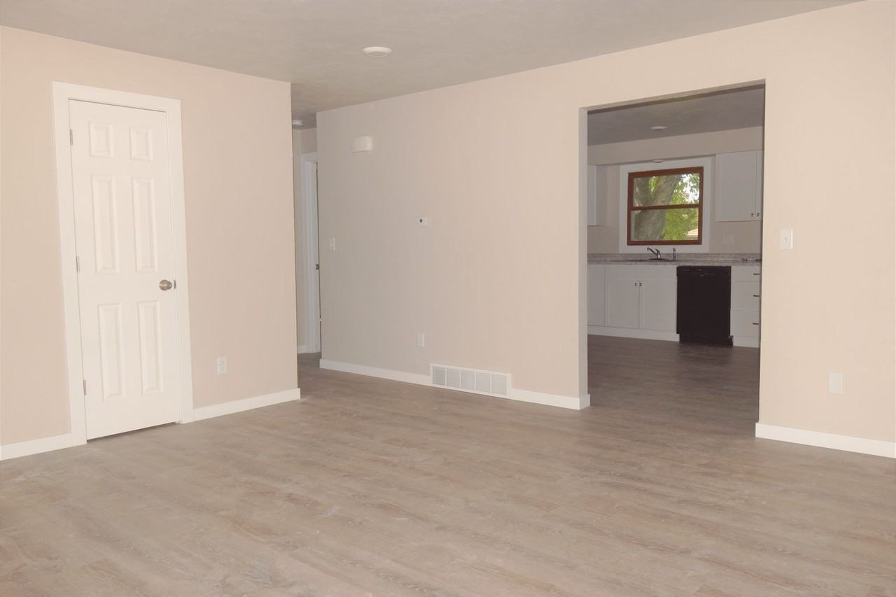 1222 W Weiland Ln - Photo 3 of 13