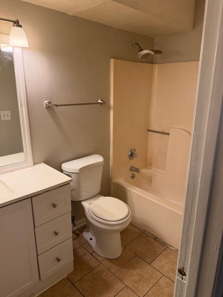 515 Mystic Dr - Photo 3 of 5