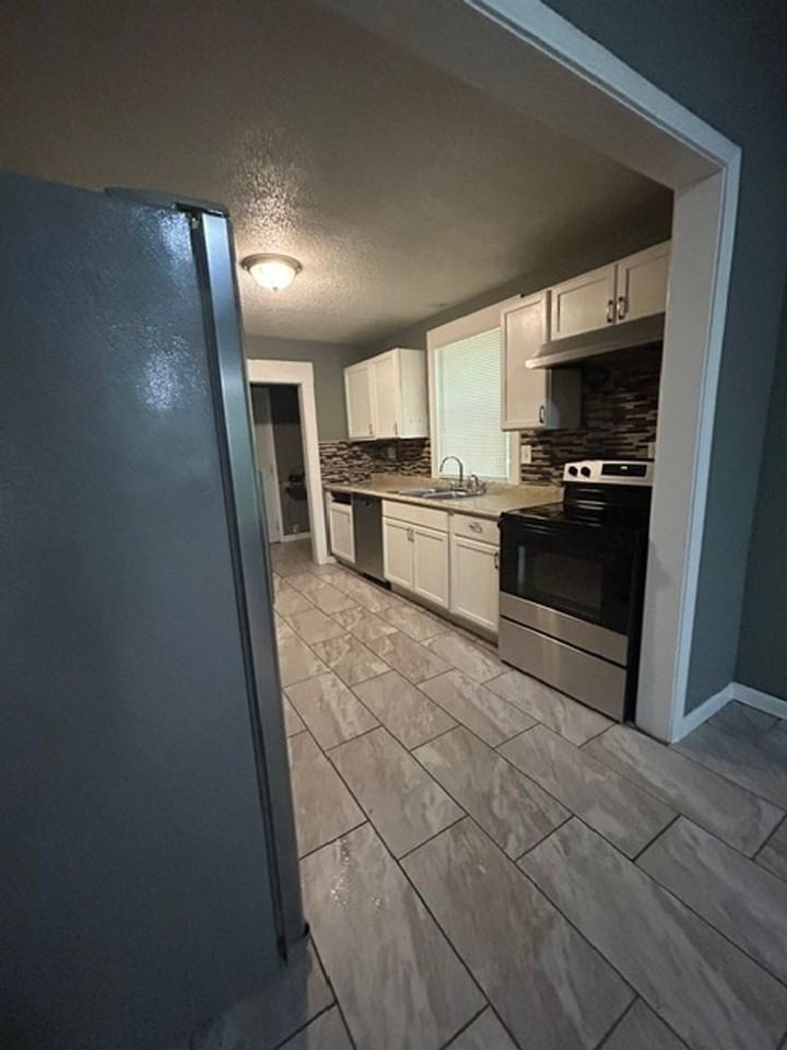1706 S Arlington Ave - Photo 4 of 20