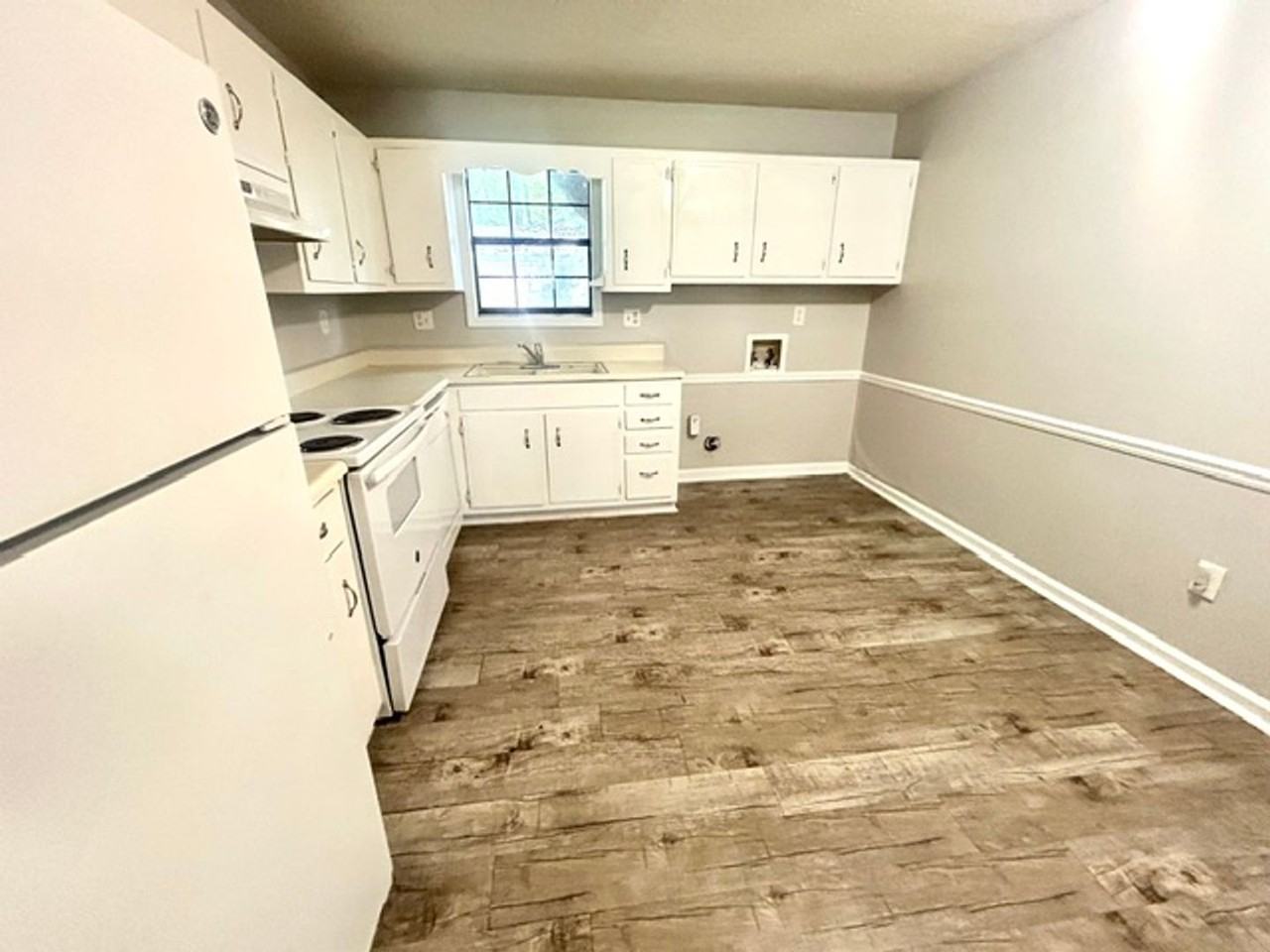 1216 1/2 Stevens Ave Ne - Photo 3 of 9