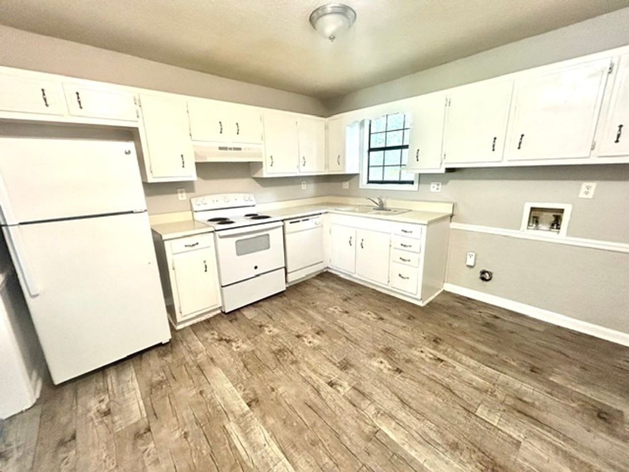1216 1/2 Stevens Ave Ne - Photo 4 of 9