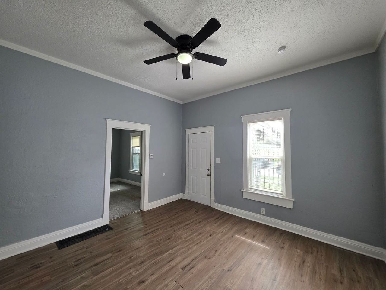 2534 Norton Ave - Photo 3 of 16