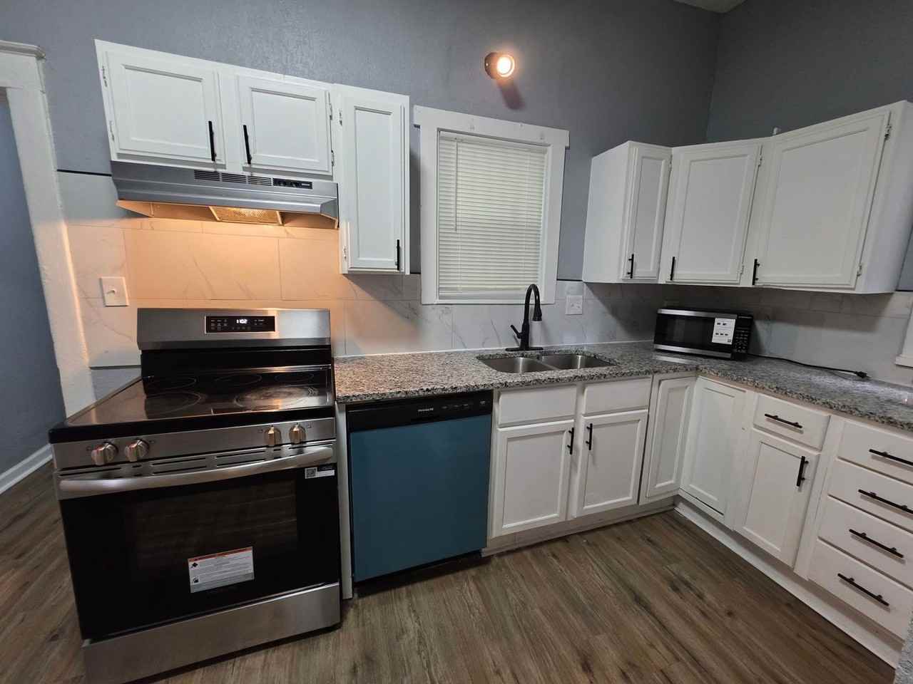 2534 Norton Ave - Photo 4 of 16