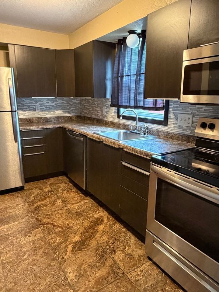 1523 7th Ave Sw - Photo 2 of 16