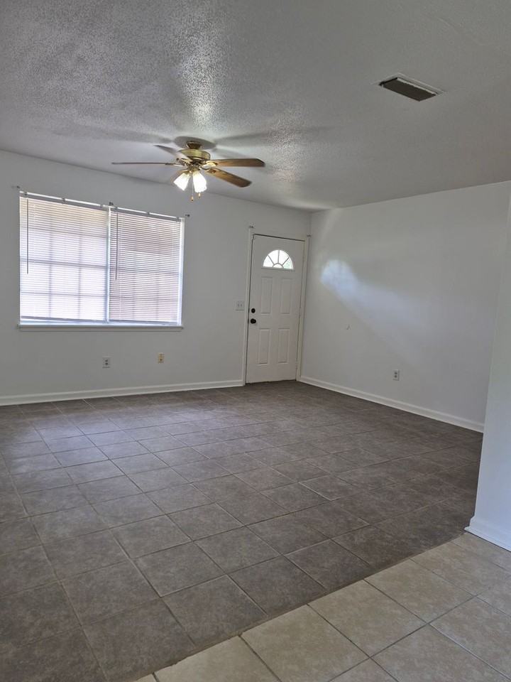 531 Ashmore Rd - Photo 7 of 24
