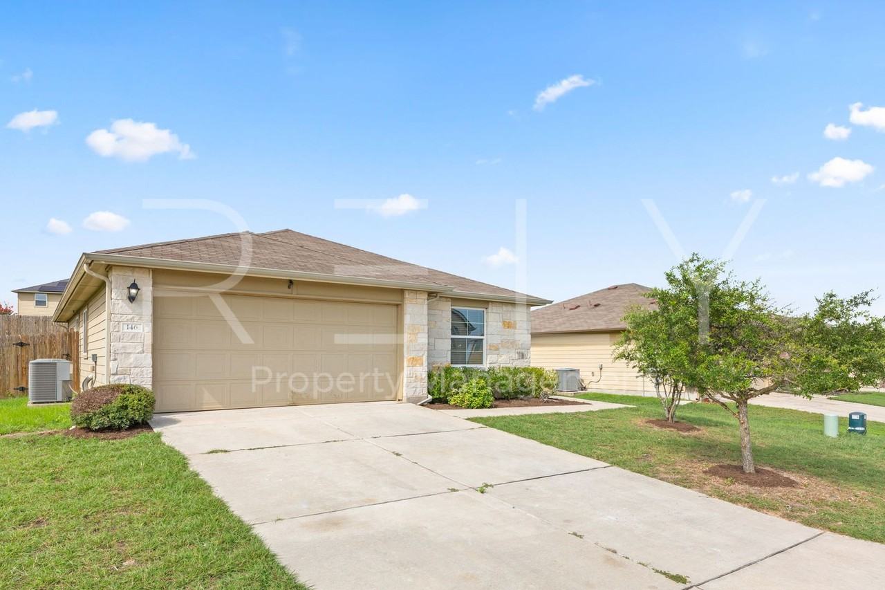146 Leon River Loop - Photo 3 of 36