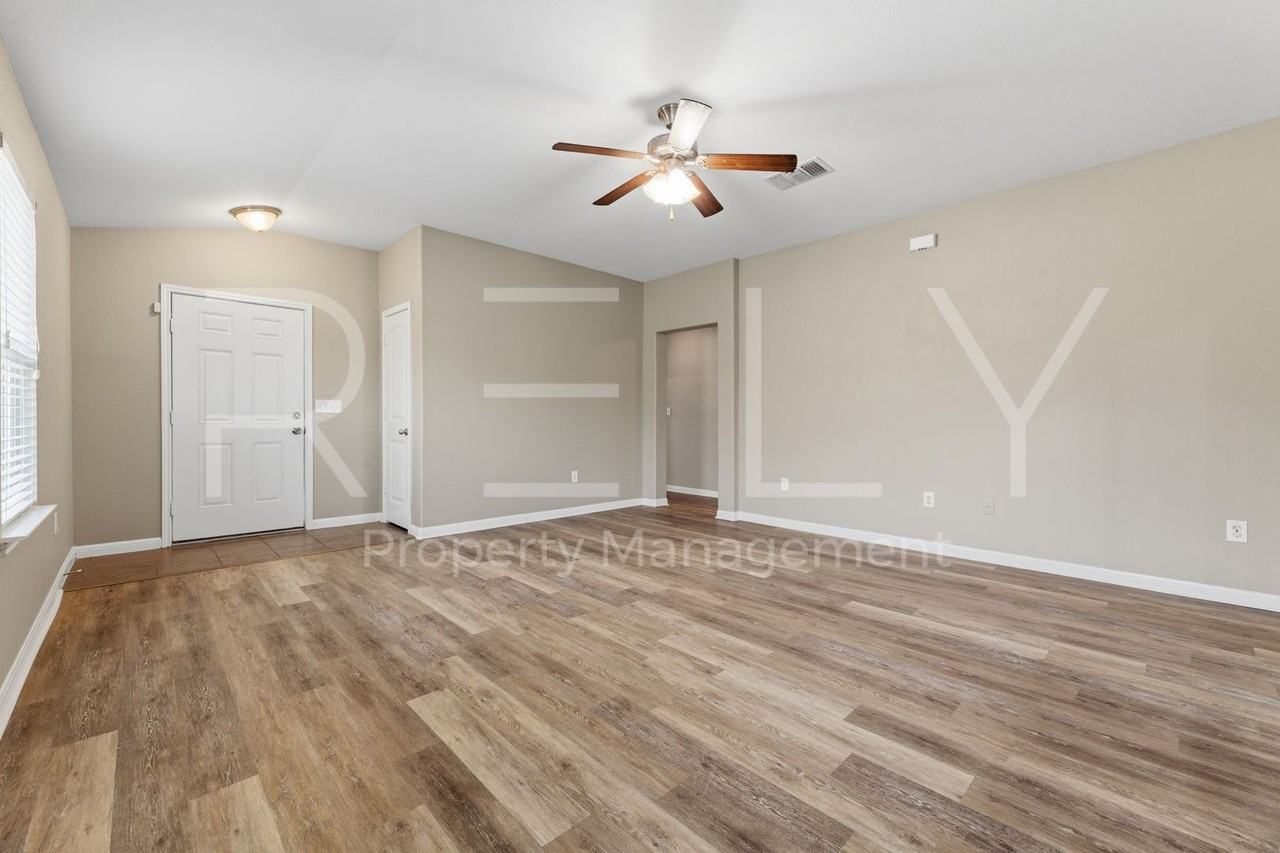 146 Leon River Loop - Photo 6 of 36