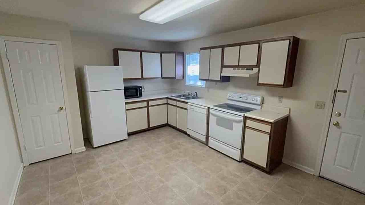 241 Pheasant Run Dr - Photo 3 of 11
