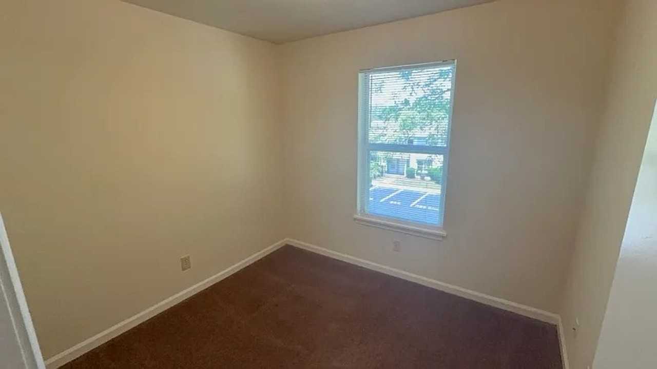 241 Pheasant Run Dr - Photo 4 of 11