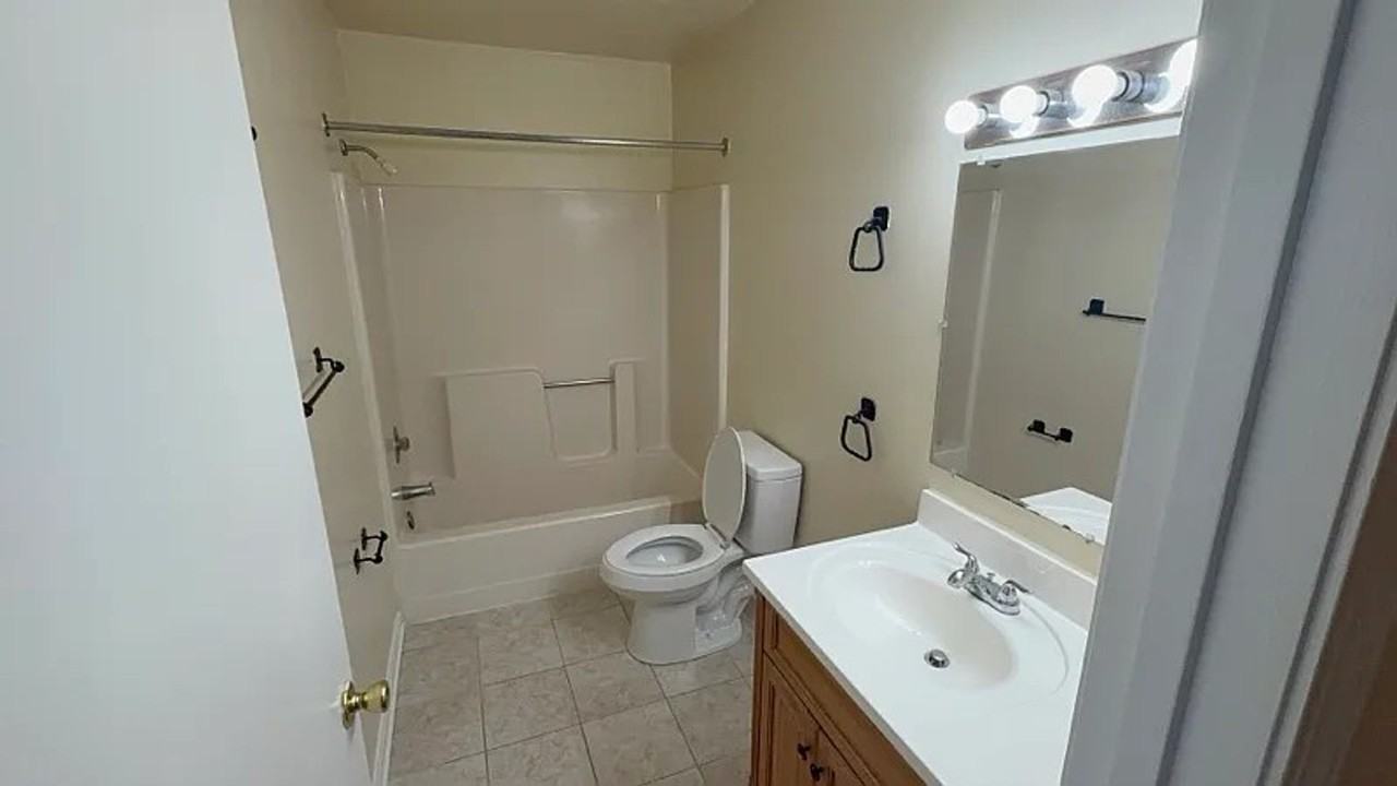241 Pheasant Run Dr - Photo 7 of 11