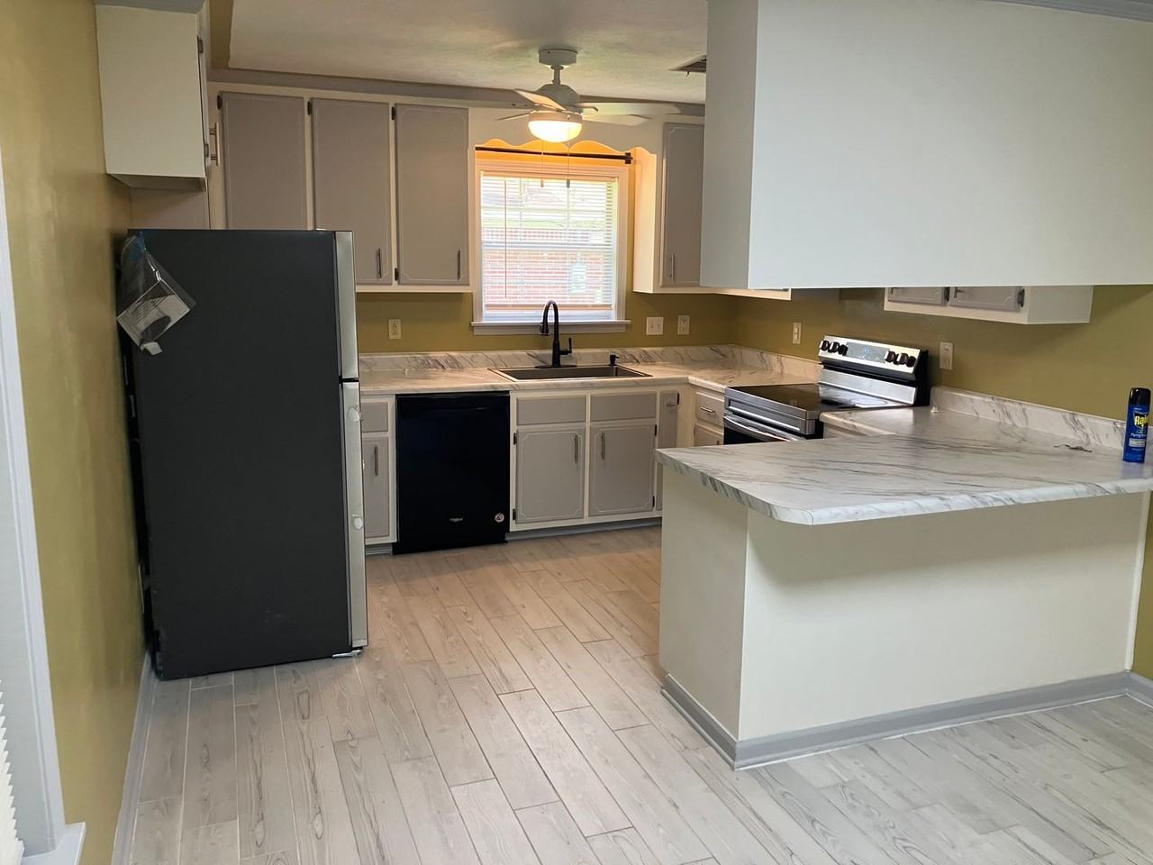 867 Mcneece St - Photo 3 of 14
