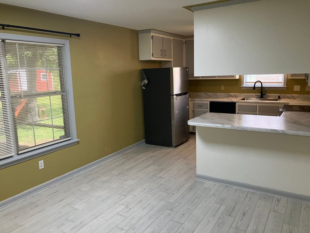 867 Mcneece St - Photo 4 of 14