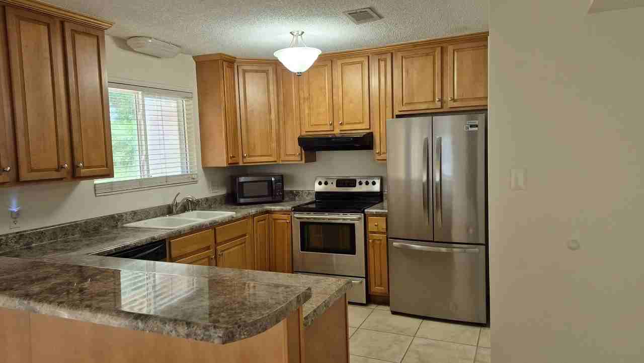 7884 Bay Meadows Dr - Photo 2 of 10