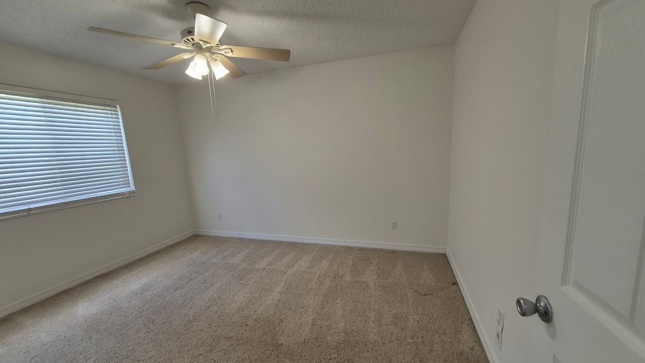 7884 Bay Meadows Dr - Photo 3 of 10