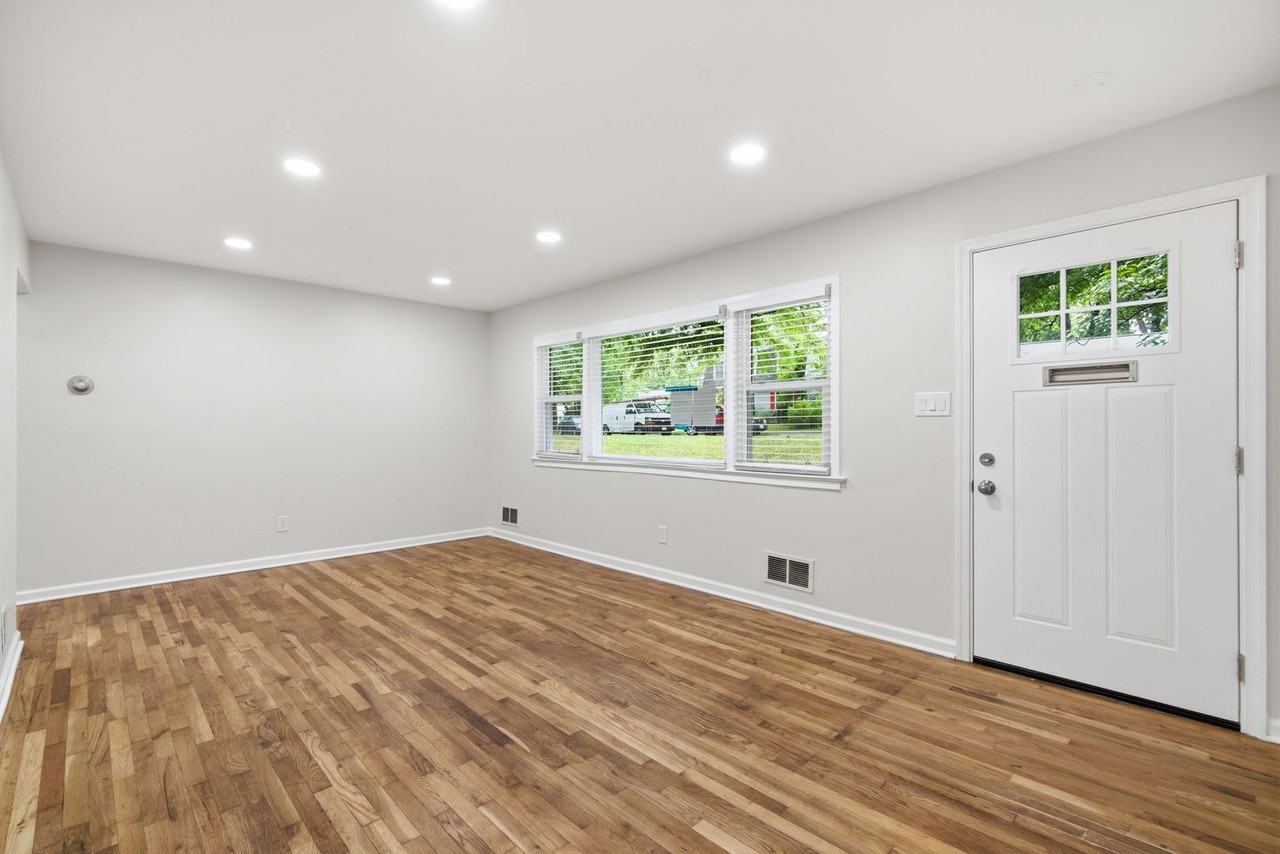 18 Grandin Cir - Photo 2 of 43