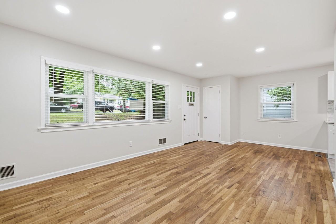 18 Grandin Cir - Photo 3 of 43