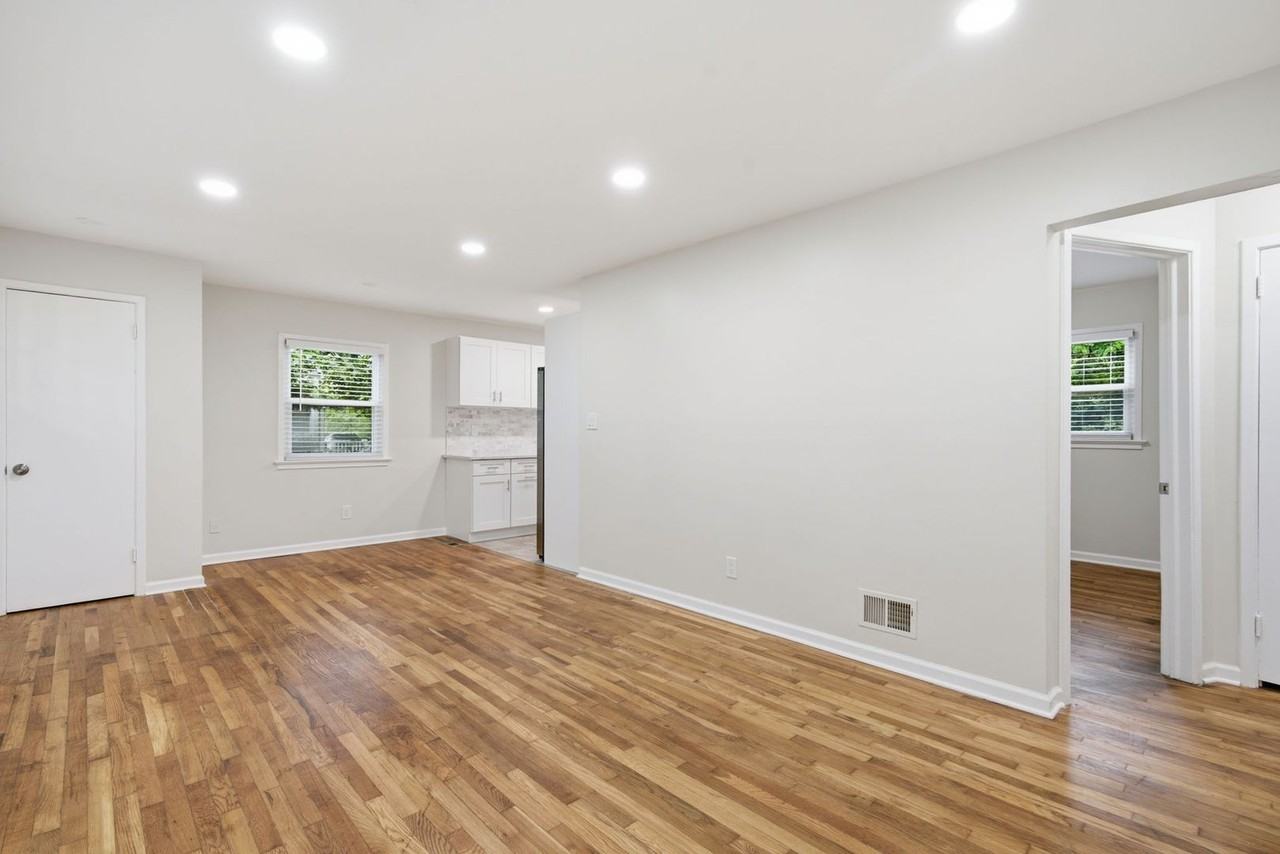 18 Grandin Cir - Photo 4 of 43
