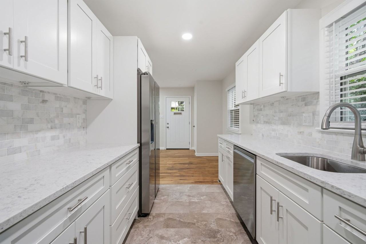 18 Grandin Cir - Photo 6 of 43