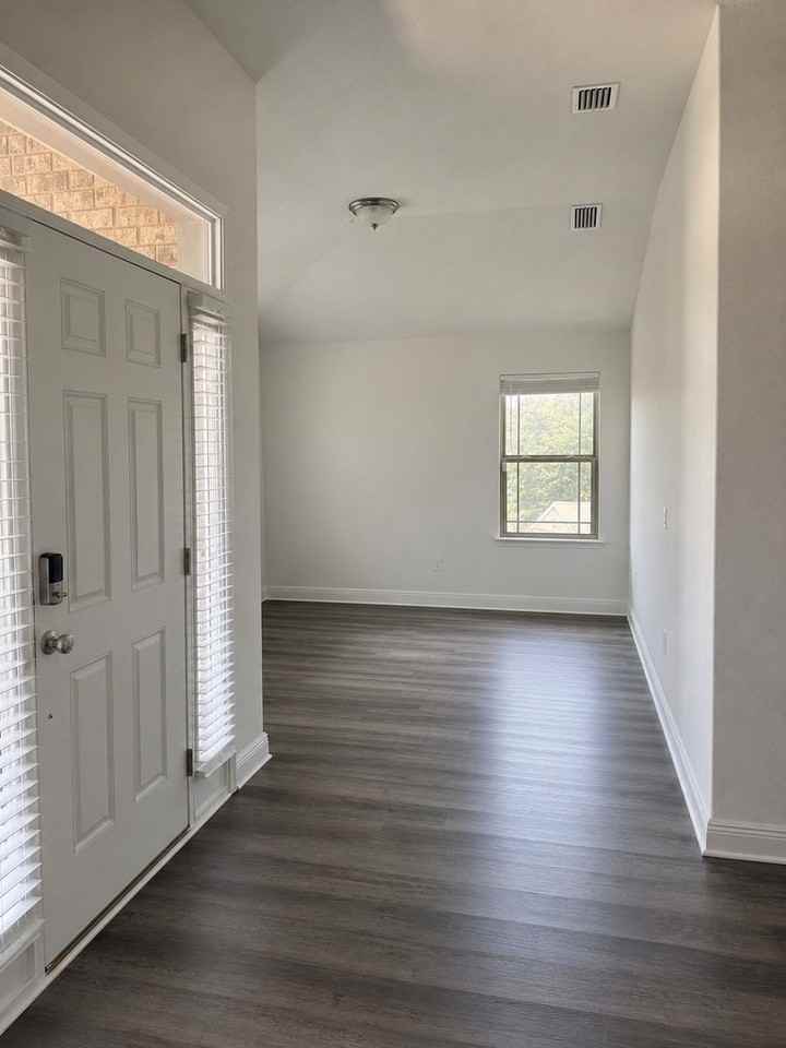 5746 Periwinkle Ln - Photo 5 of 34