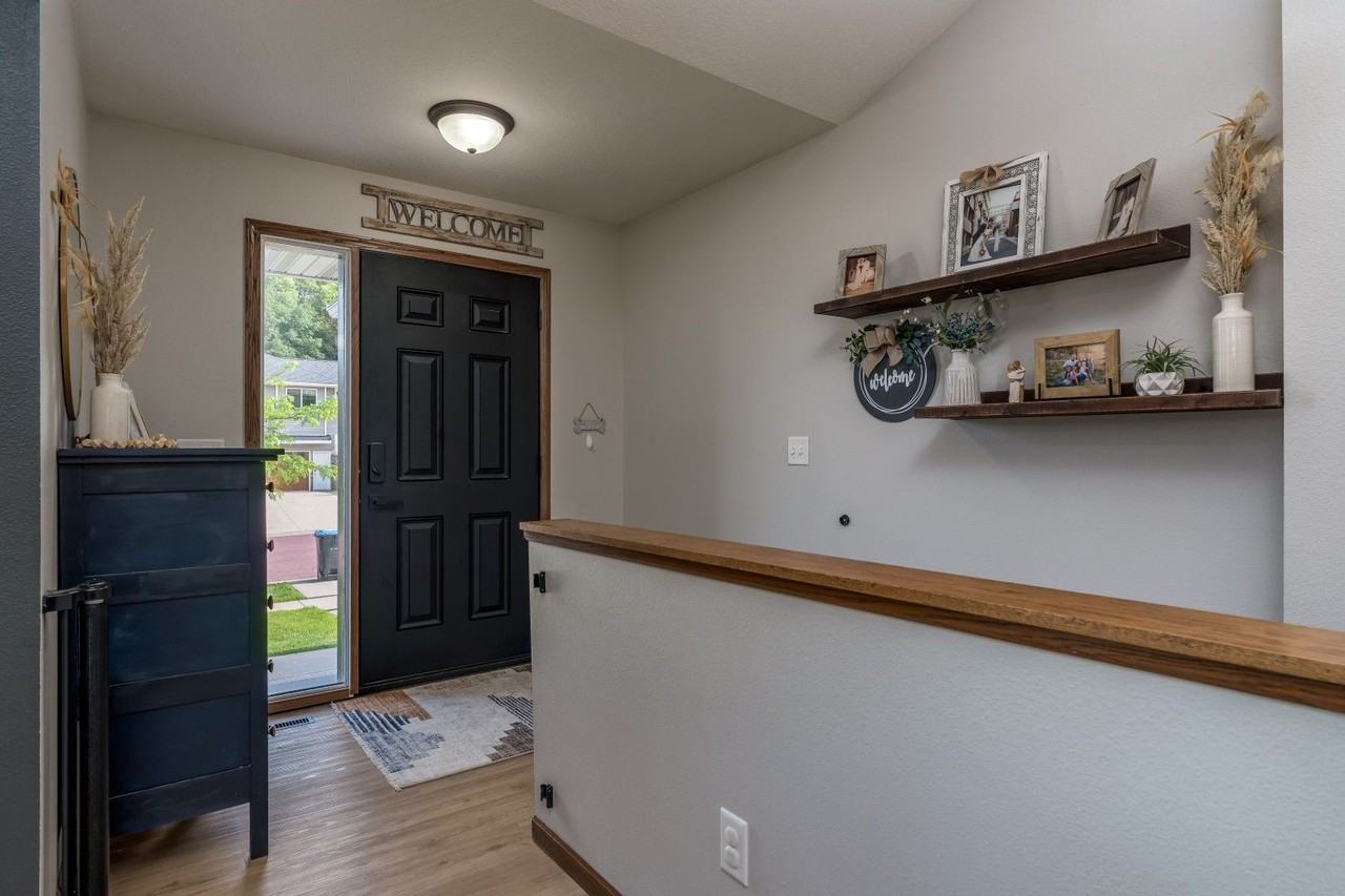 305 Tanager Rd - Photo 3 of 38