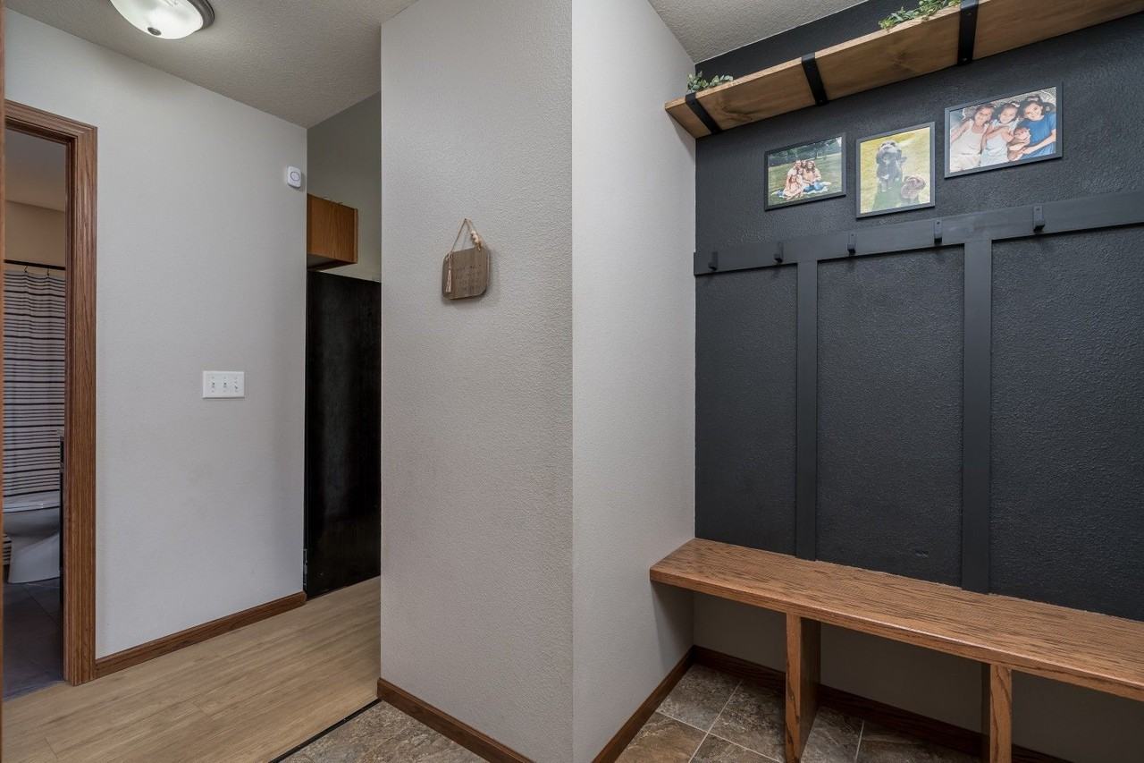 305 Tanager Rd - Photo 6 of 38