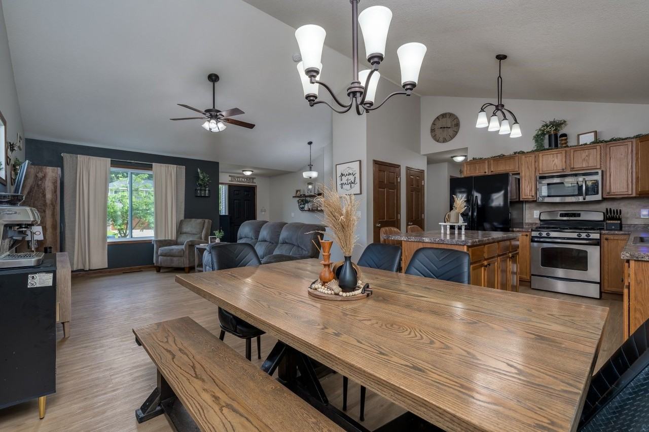 305 Tanager Rd - Photo 7 of 38