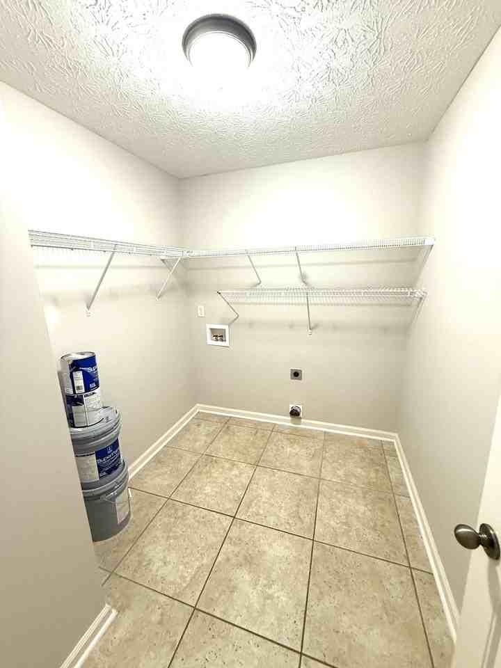 8708 Lindsey Ln - Photo 5 of 15