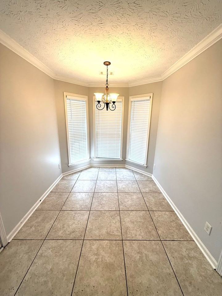 8708 Lindsey Ln - Photo 6 of 15