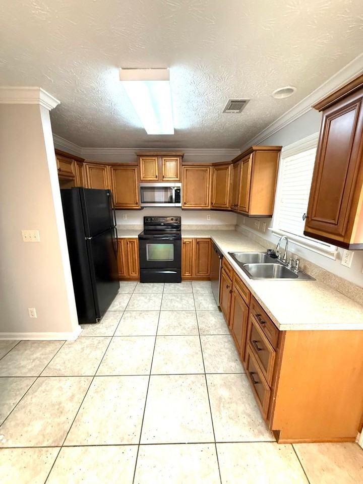 8708 Lindsey Ln - Photo 7 of 15