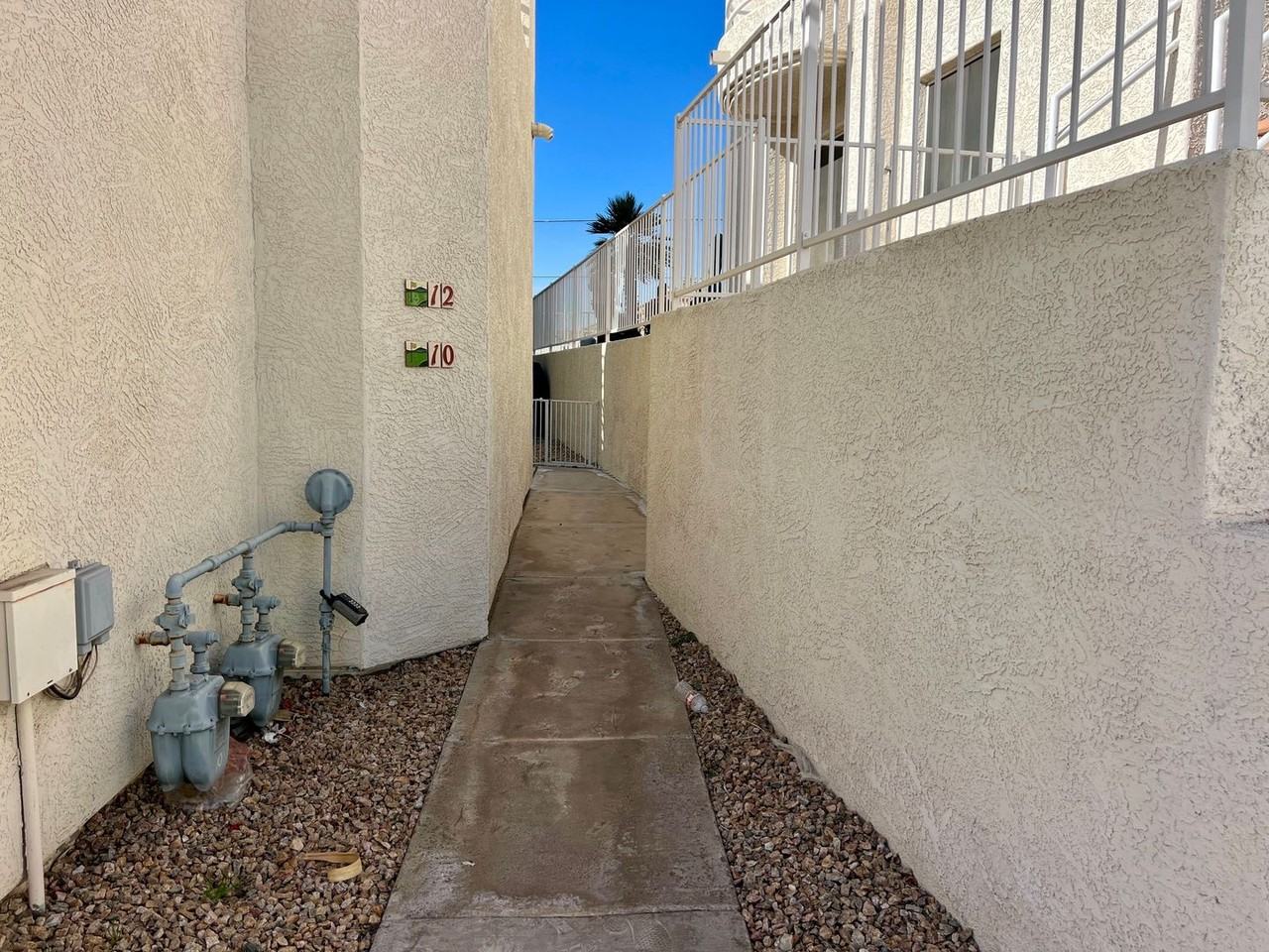 420 Acoma Blvd S - Photo 2 of 24