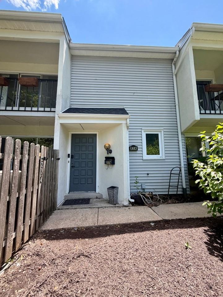 274 W Chelsea Cir - Photo 3 of 32
