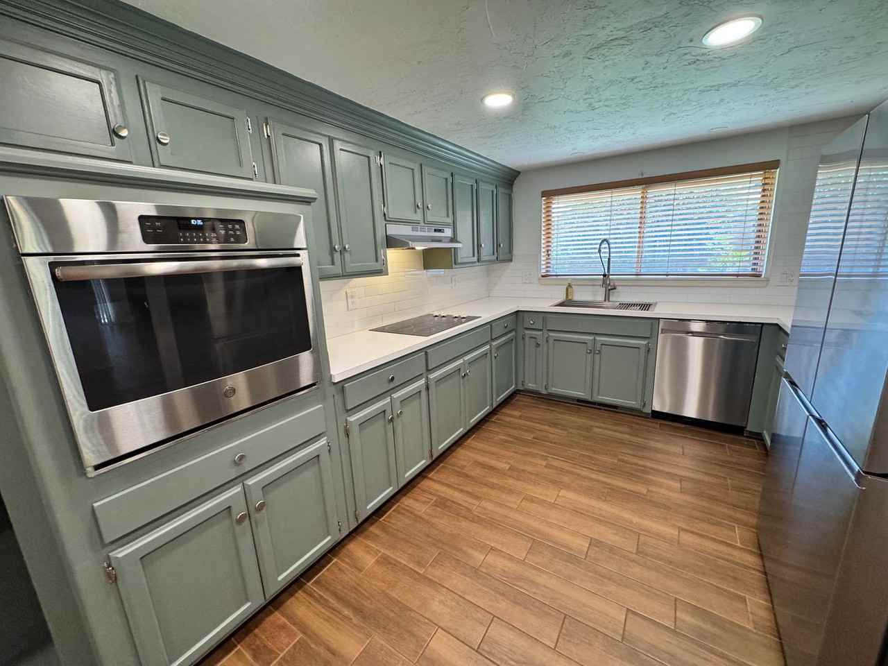5708 Nw 111th St - Photo 5 of 34