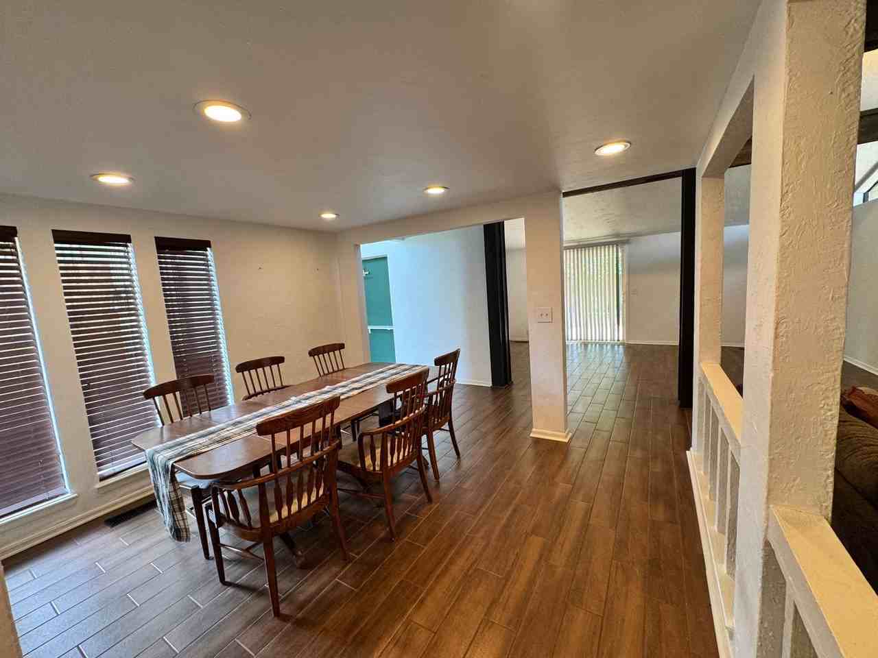 5708 Nw 111th St - Photo 3 of 34