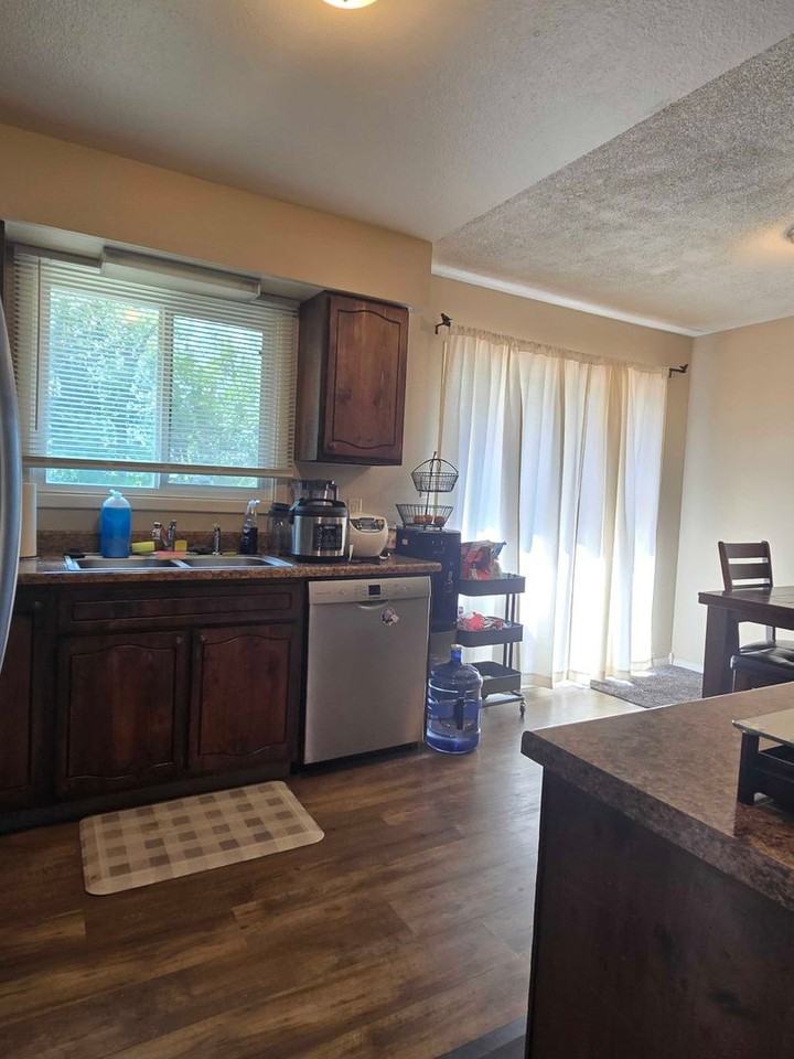 4800 King Arthur Way - Photo 6 of 18