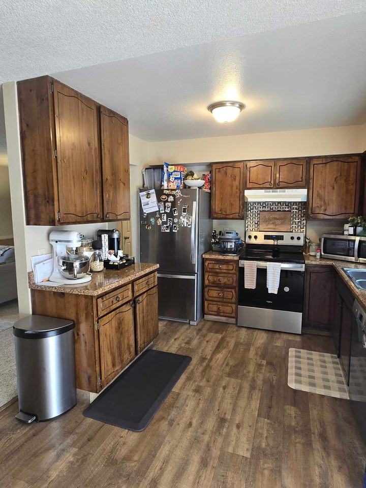 4800 King Arthur Way - Photo 7 of 18