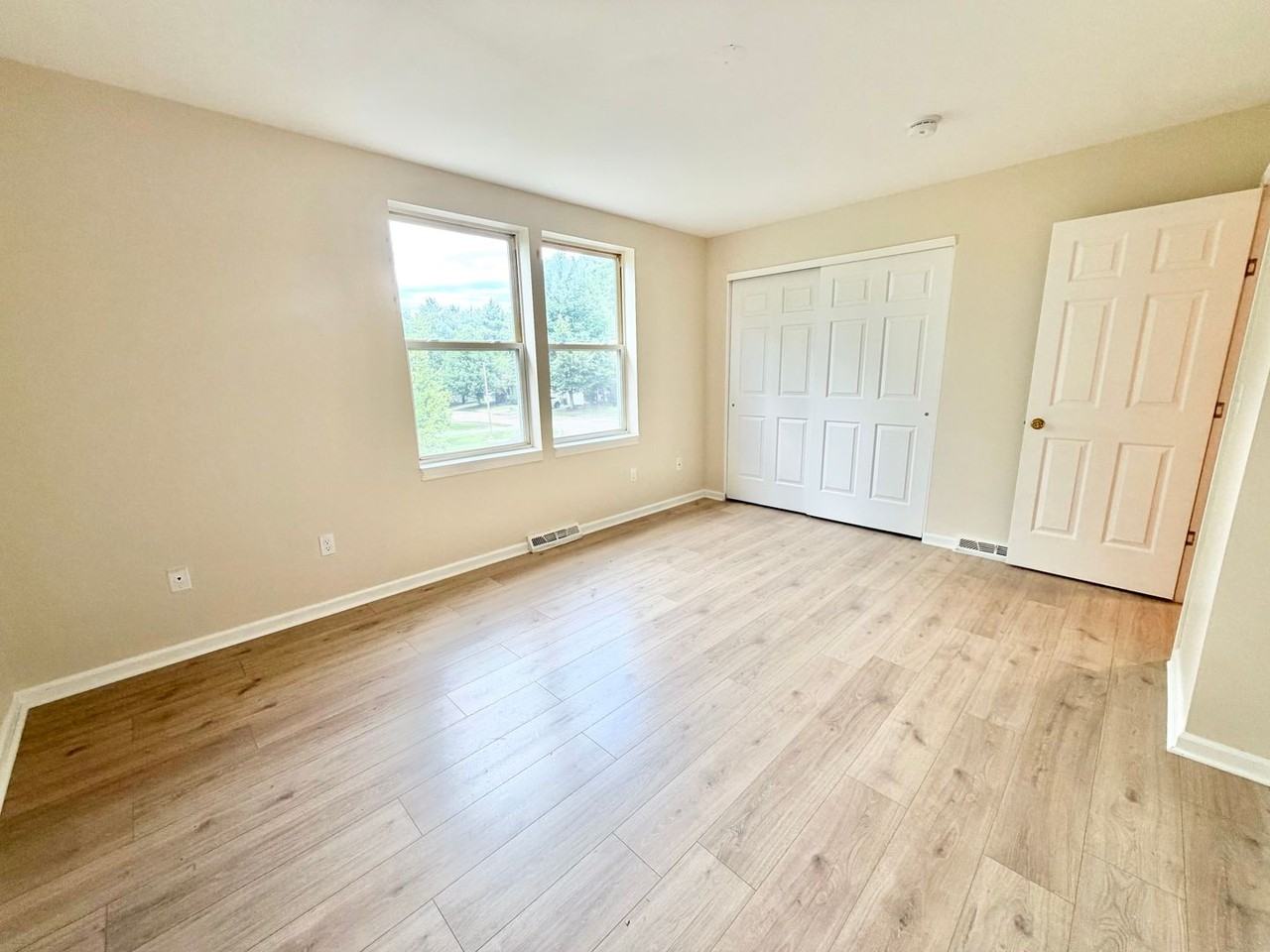 7 Ira Ln - Photo 3 of 24
