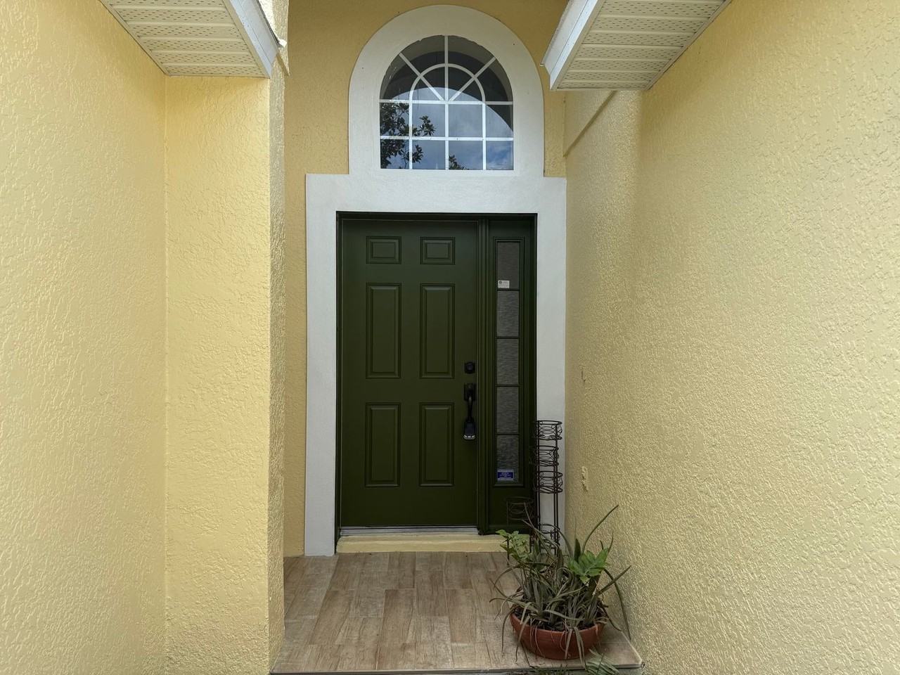 1221 Singleton Cir - Photo 2 of 18