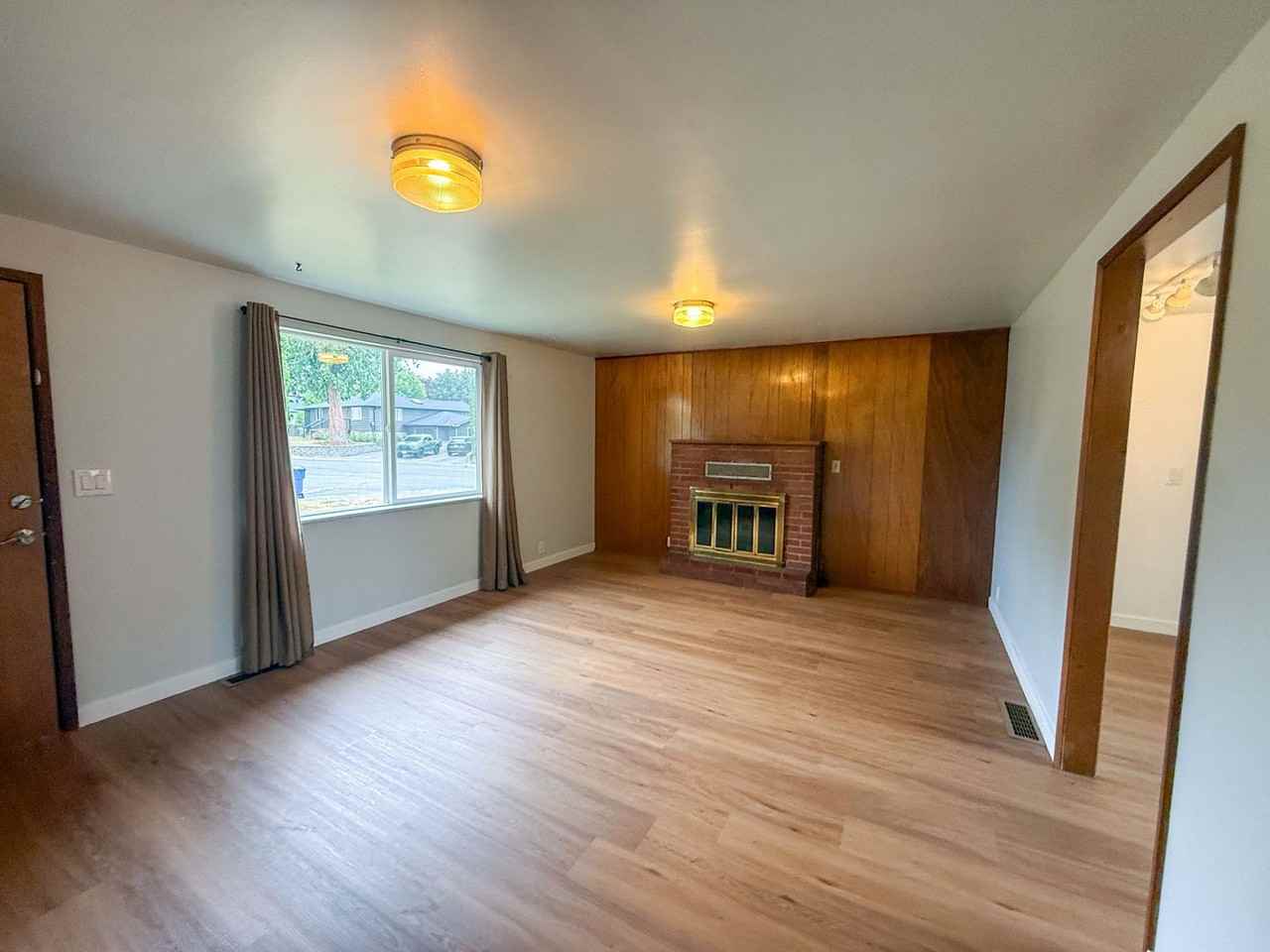 20730 33rd Ave W - Photo 3 of 24