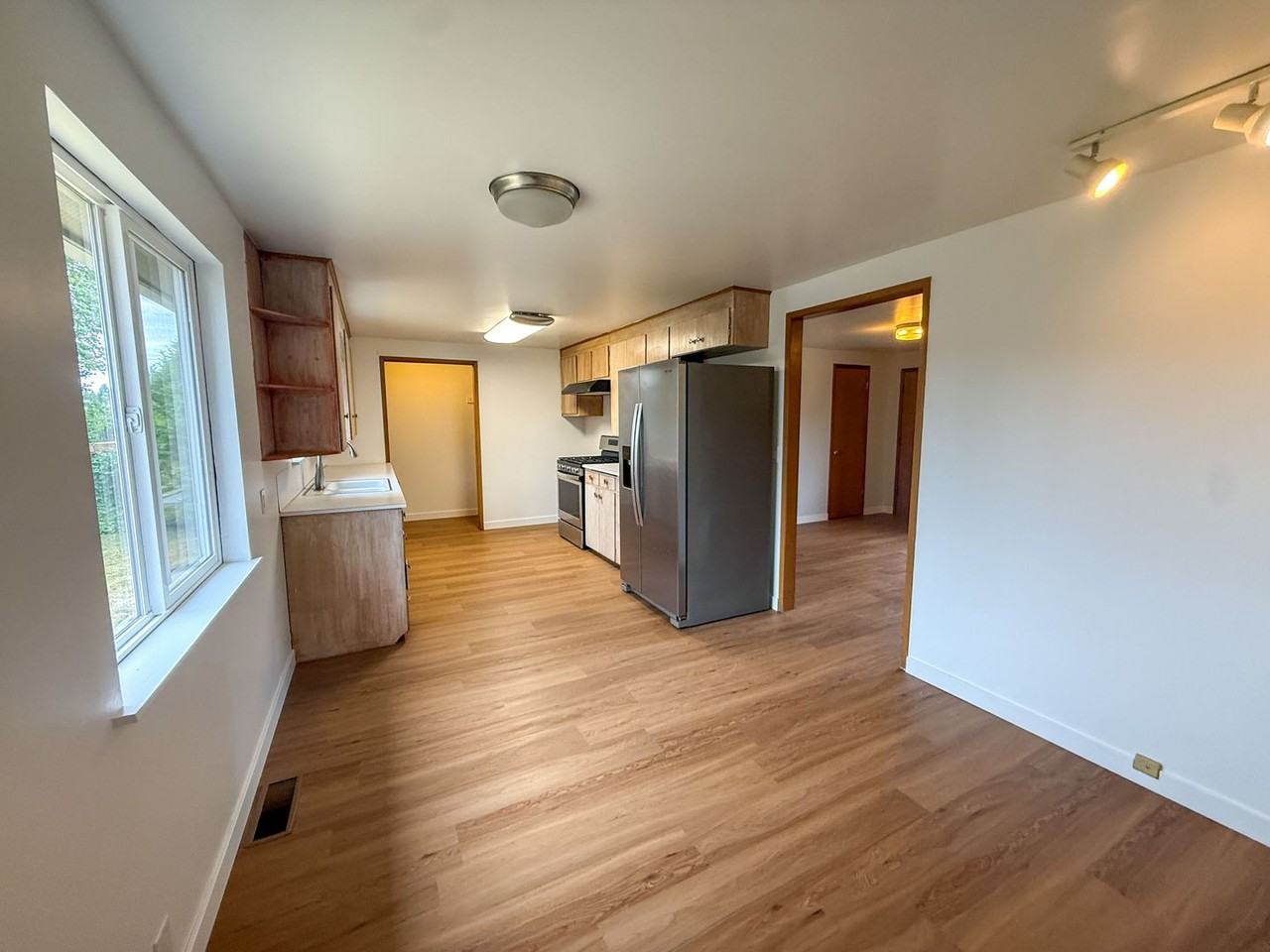 20730 33rd Ave W - Photo 5 of 24