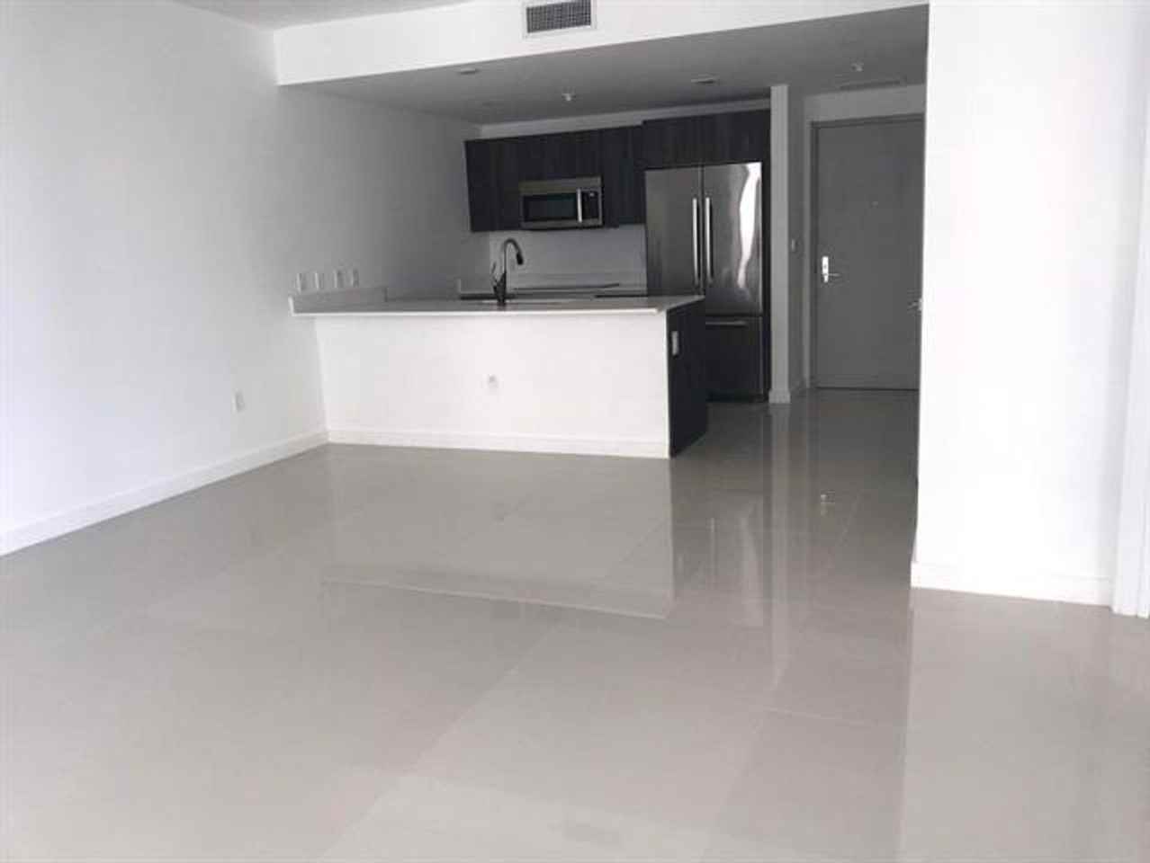 488 Ne 18th St #807 - Photo 2 of 11