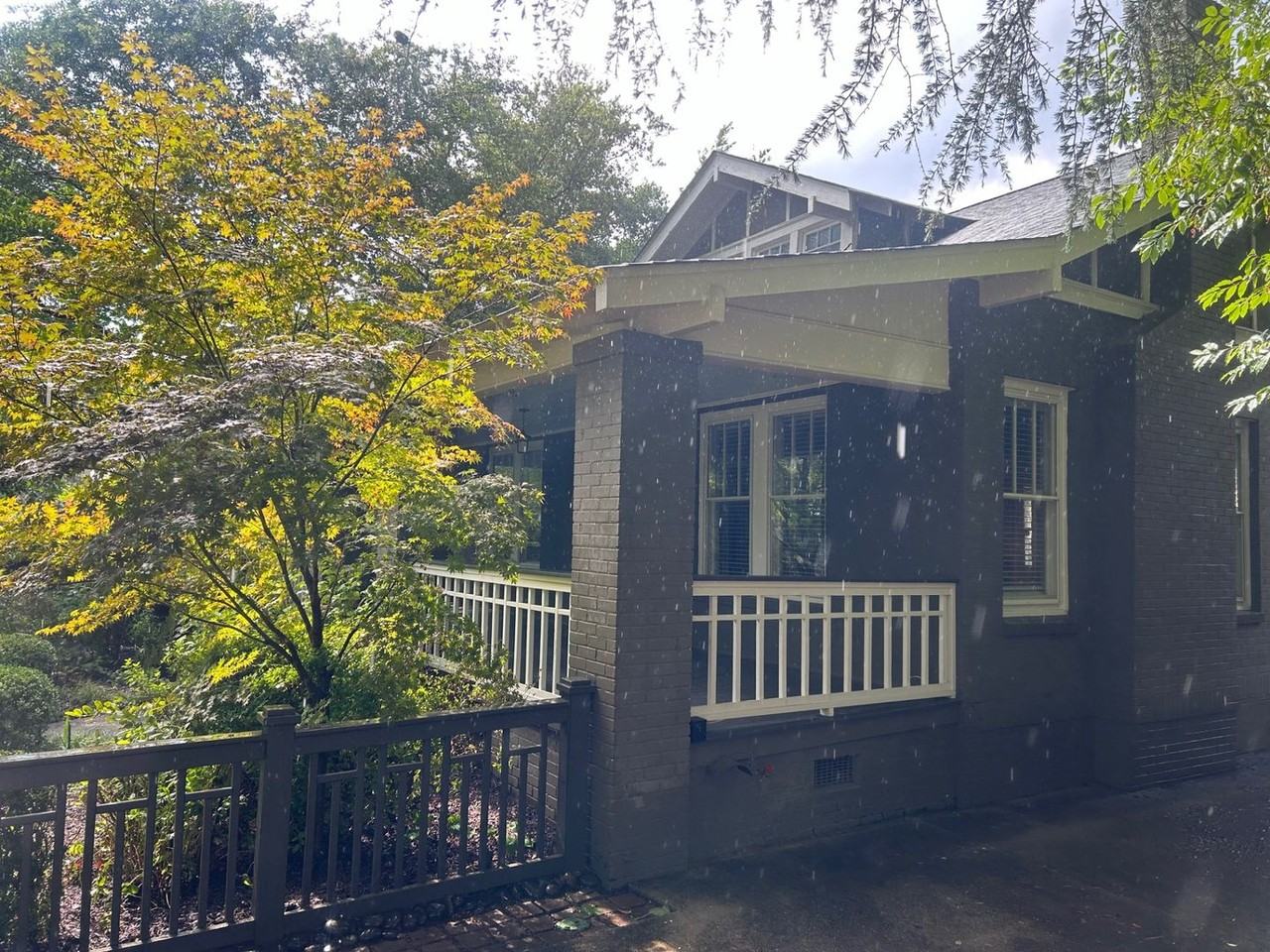 2827 Wilmot Ave - Photo 4 of 37
