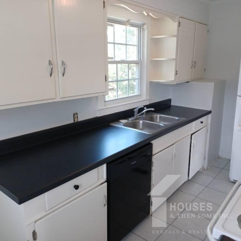 9 Bridges St - Photo 4 of 15