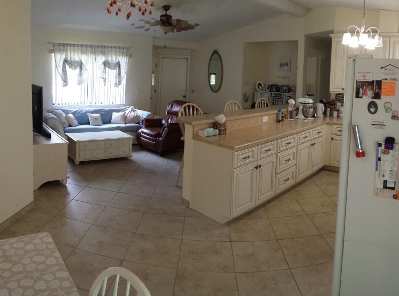 741 Tumblebrook Dr - Photo 3 of 9