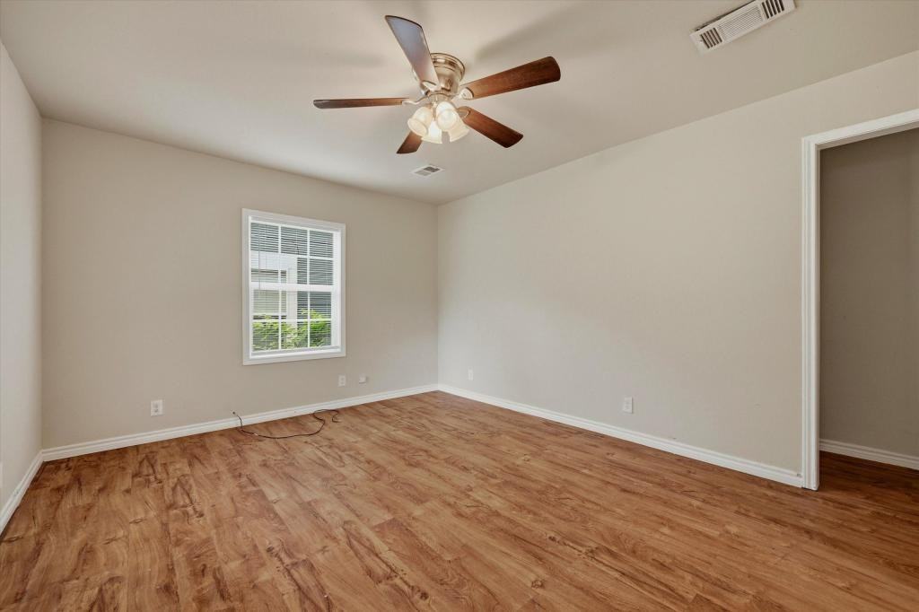 2112 W Bond St - Photo 4 of 18