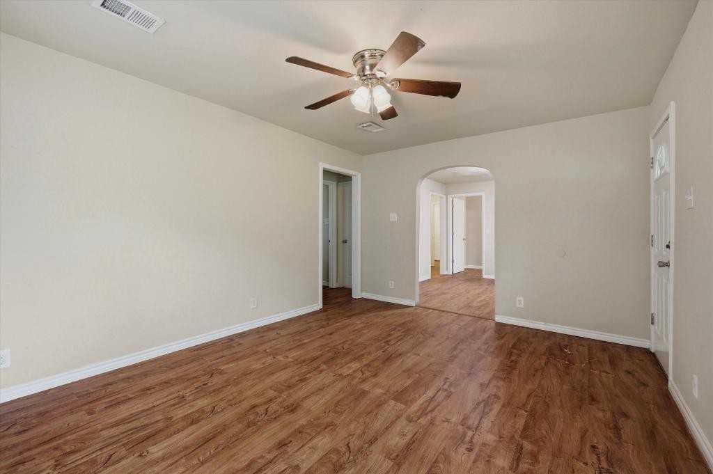 2112 W Bond St - Photo 5 of 18