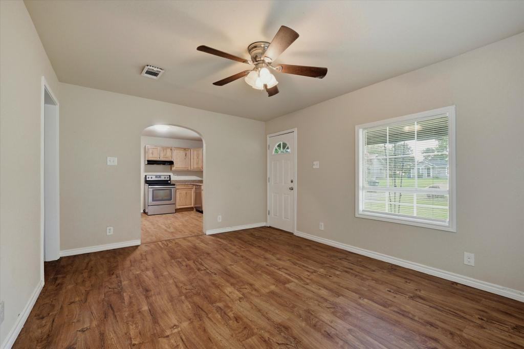 2112 W Bond St - Photo 6 of 18
